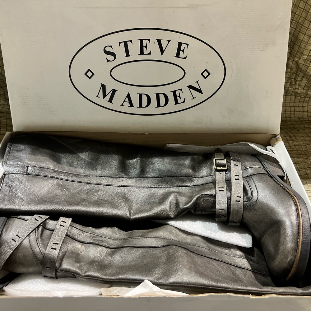 Steve Madden Black Leather 8.5 Black/Grey Distressed Color 19in